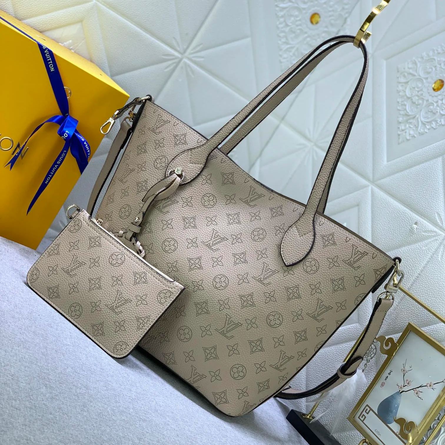 【LOUIS VUITTON】Blossom 30x 27.5 x 16CM