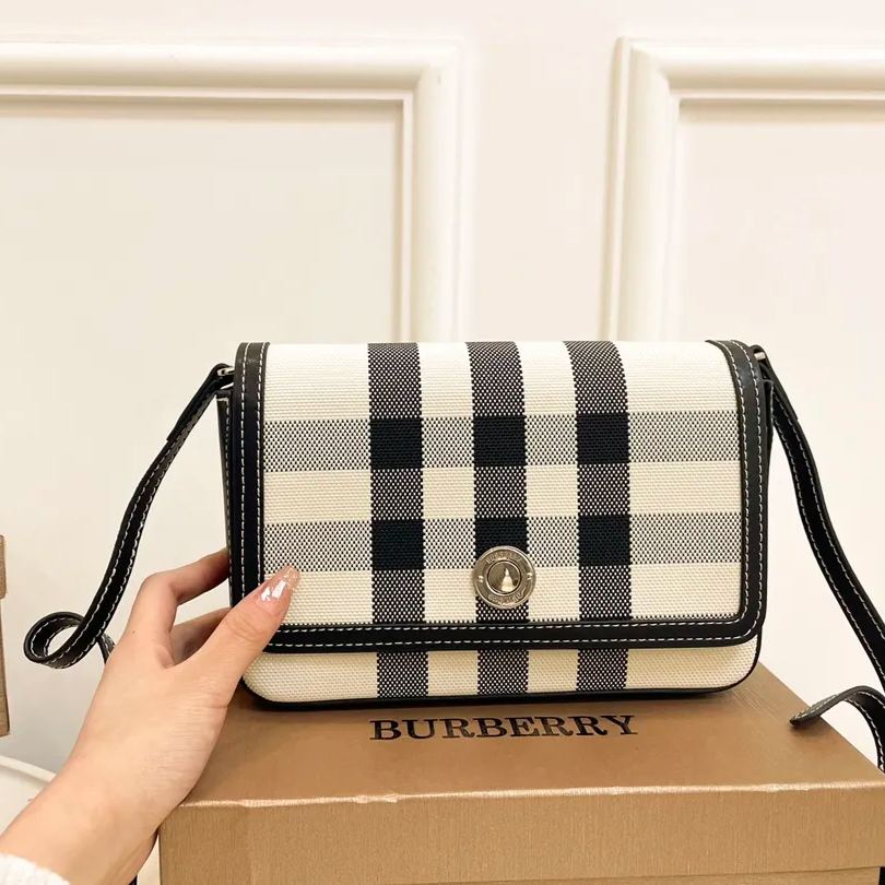 【Burberry】22*13*5CM