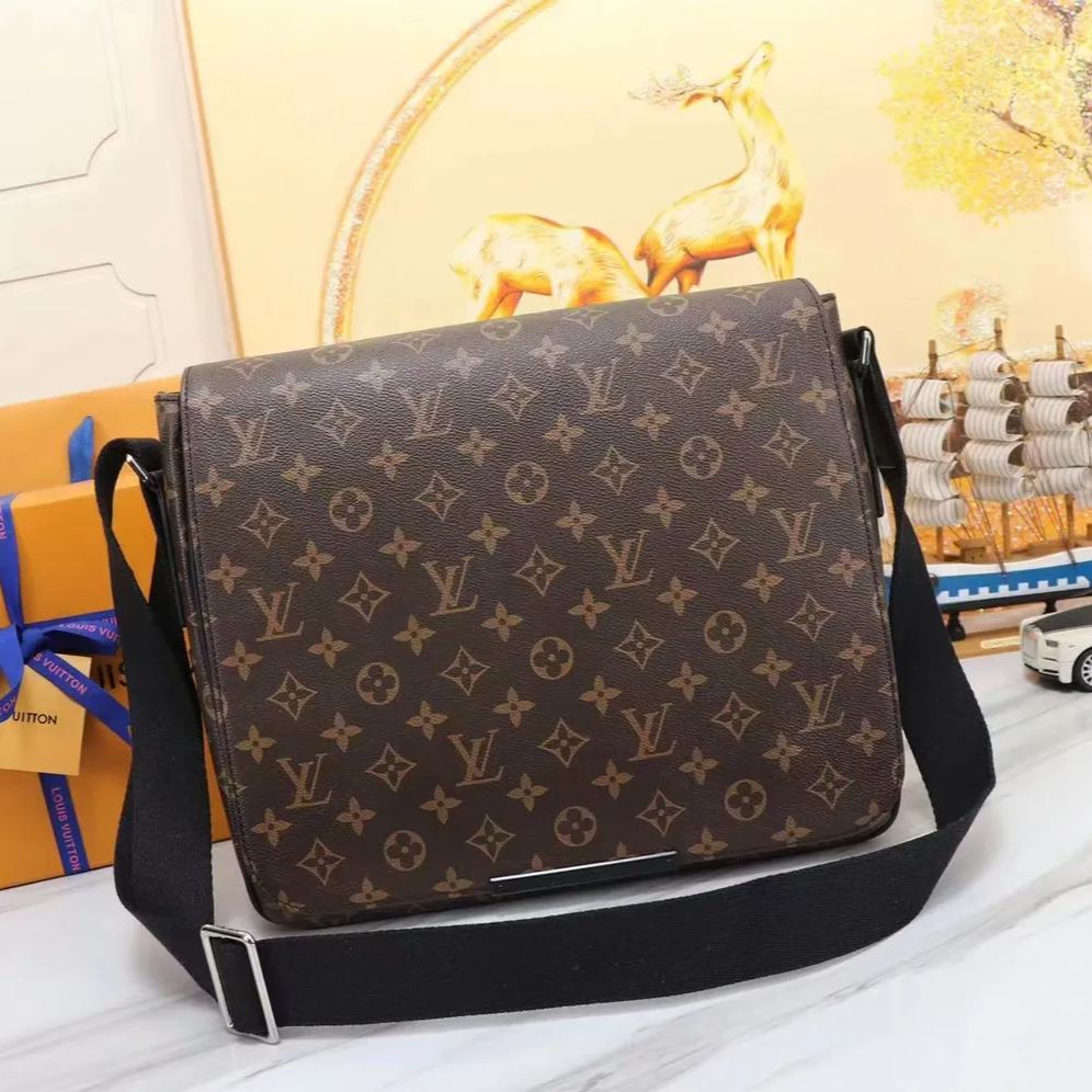 【LOUIS VUITTON】District -2size
