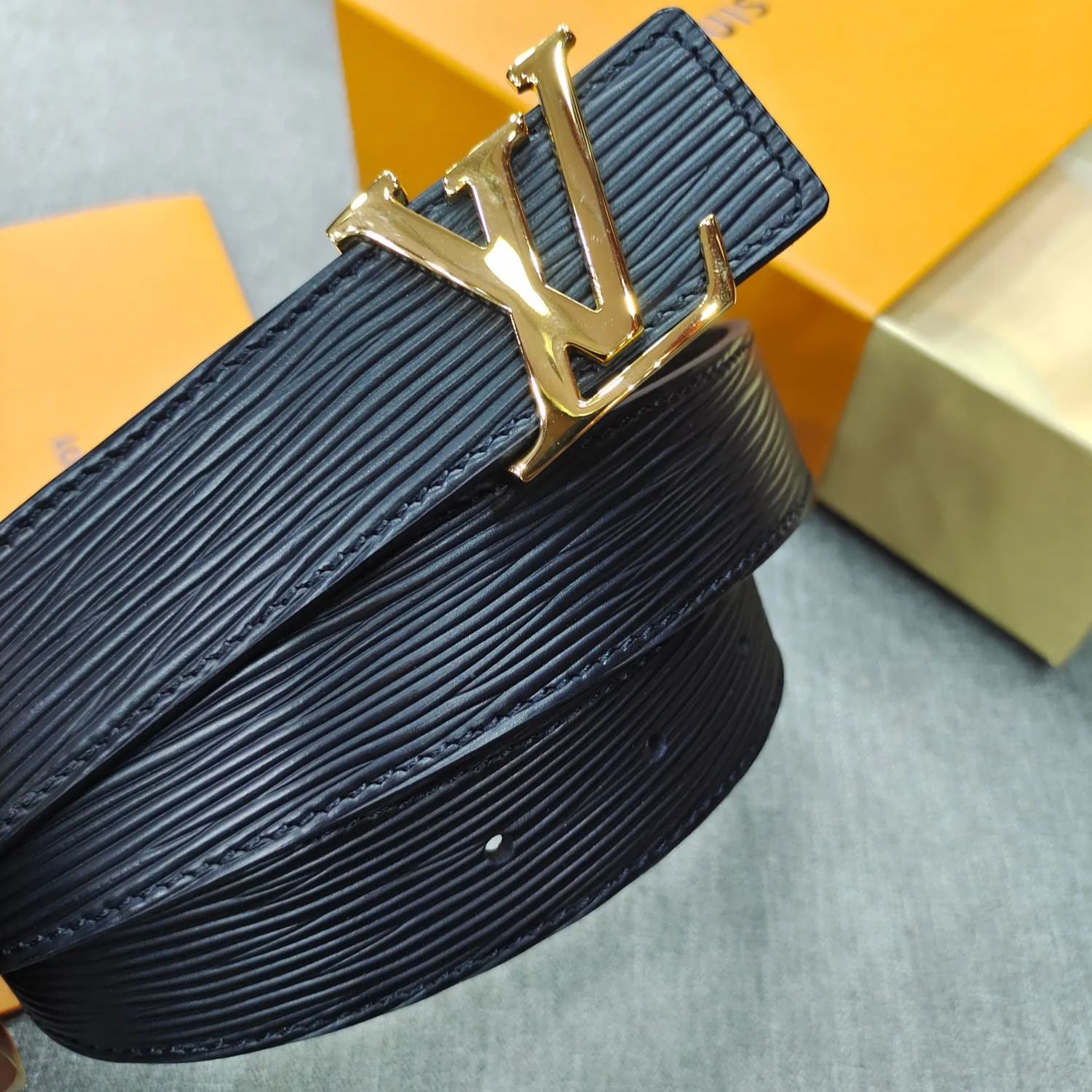 【Louis Vuitton】 レディース  幅：3.0CM 長:90-110CM