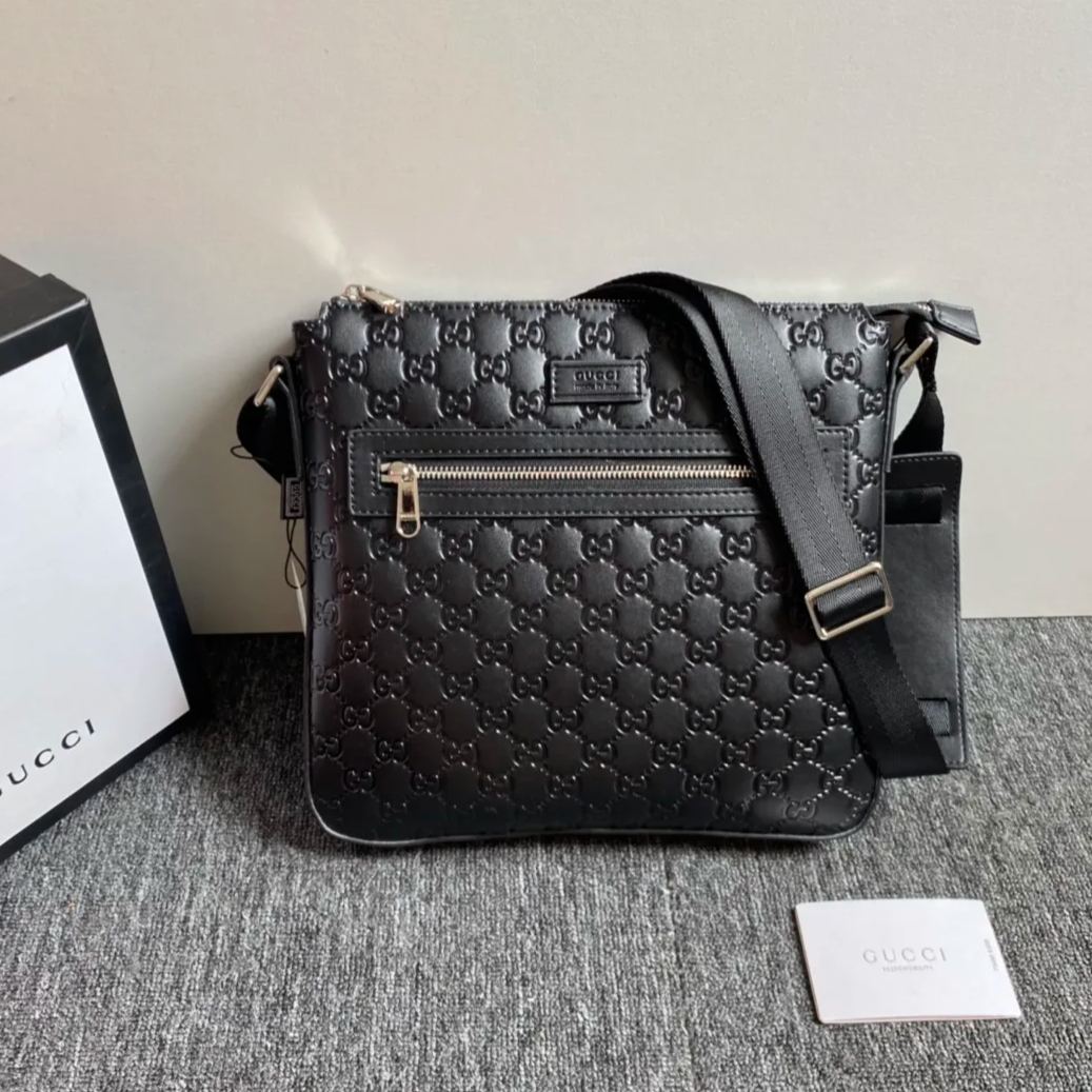 【GUCCI】Signature 29*27.5*3.5cm