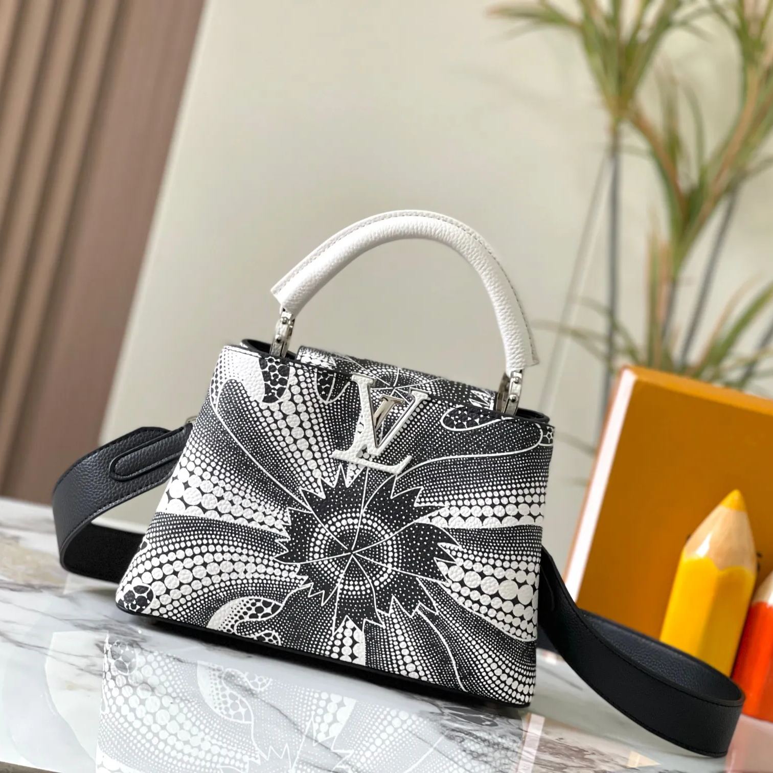 【LOUIS VUITTON】Capucines
