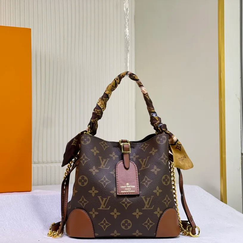 【LOUIS VUITTON】21*19*12CM