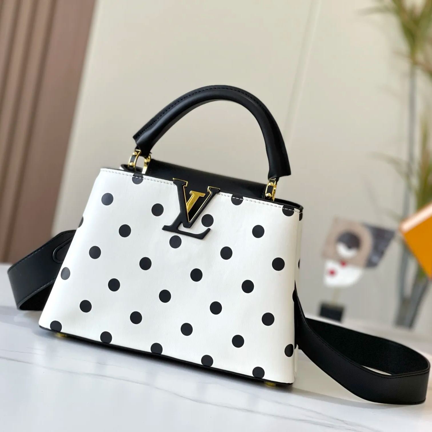 【LOUIS VUITTON】Capucines  BB