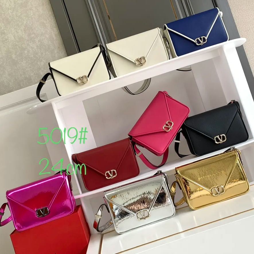 【Valentino】Garavani 24 x 15 x 8cm