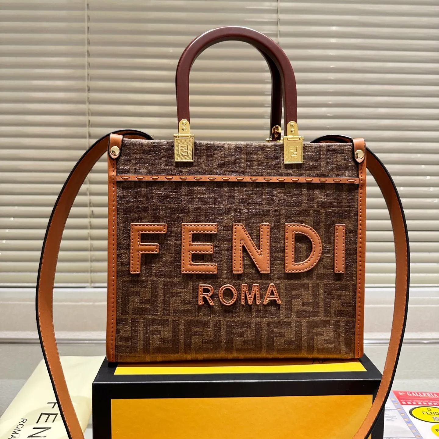 【Fendi】 tote 25-25-5CM