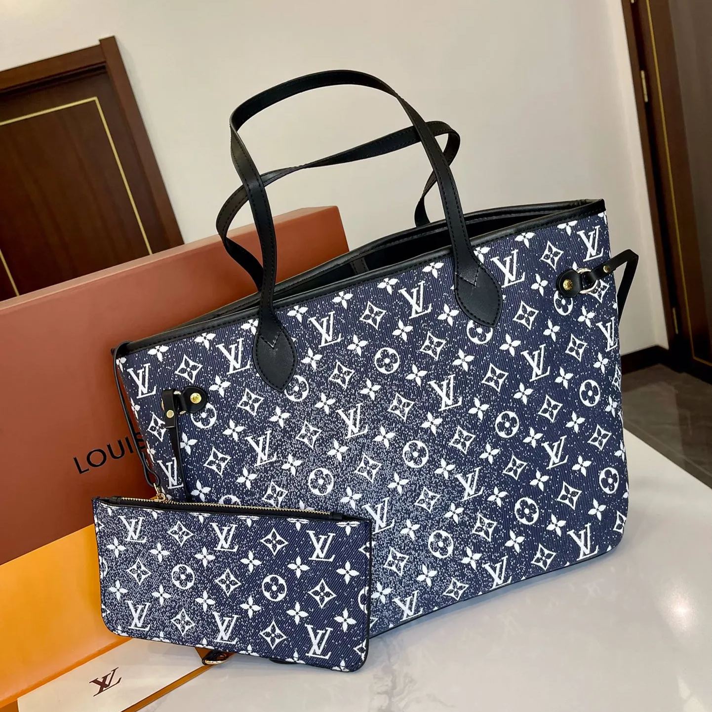 【LOUIS VUITTON】32*29*10CM