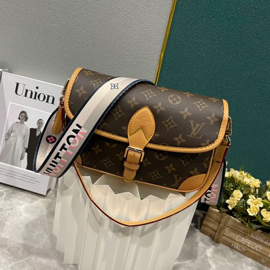 【LOUIS VUITTON】DIANE  25.0 × 9.0 × 15.0 CM