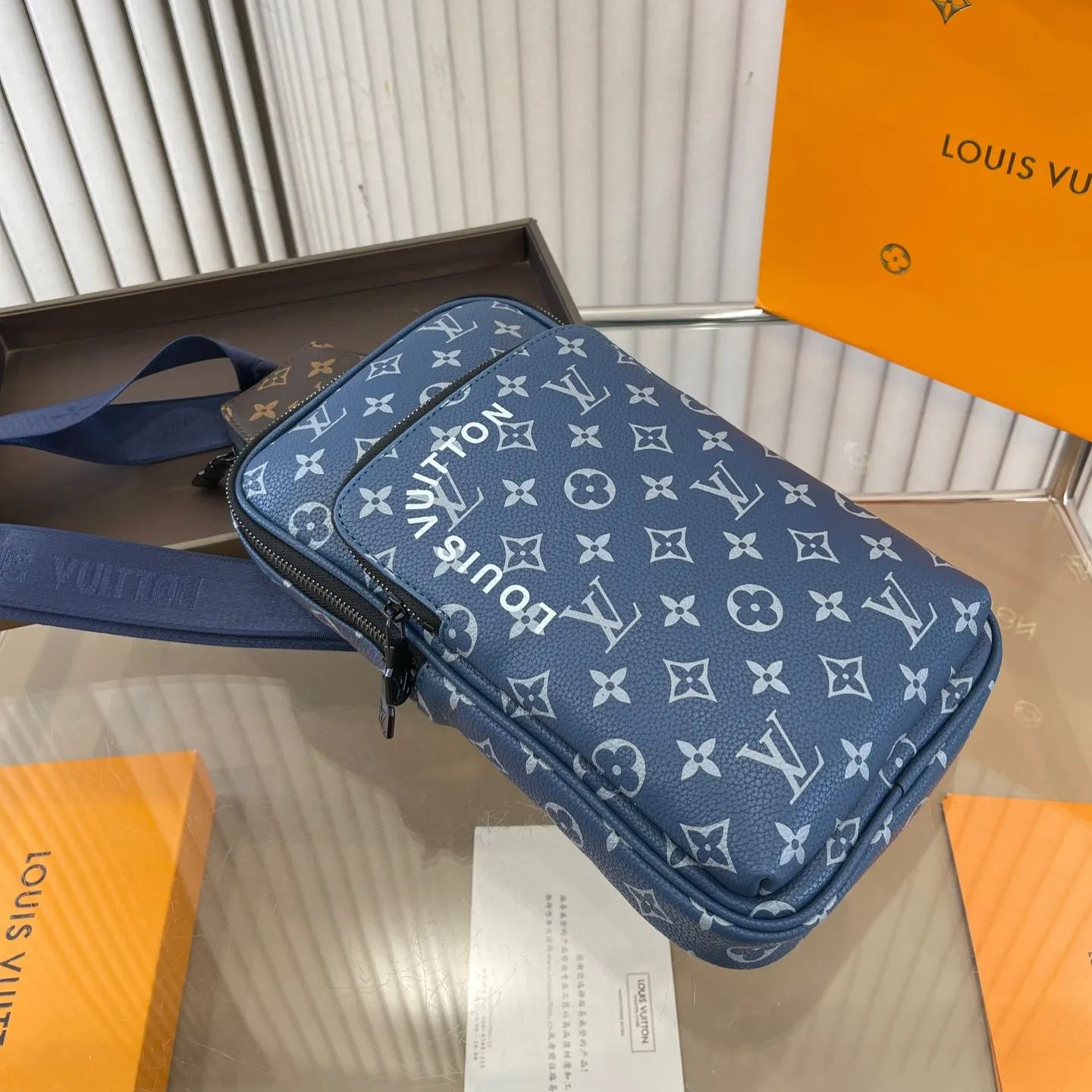 【LOUIS VUITTON】26x17x5CM