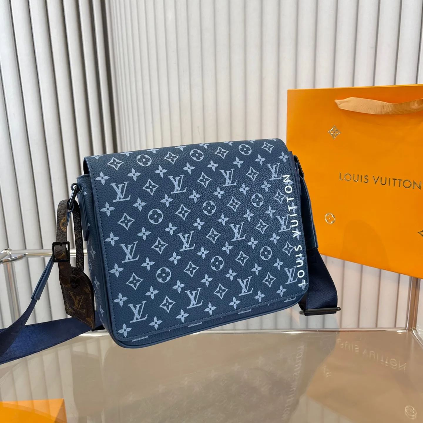 【LOUIS VUITTON】25x20x5CM