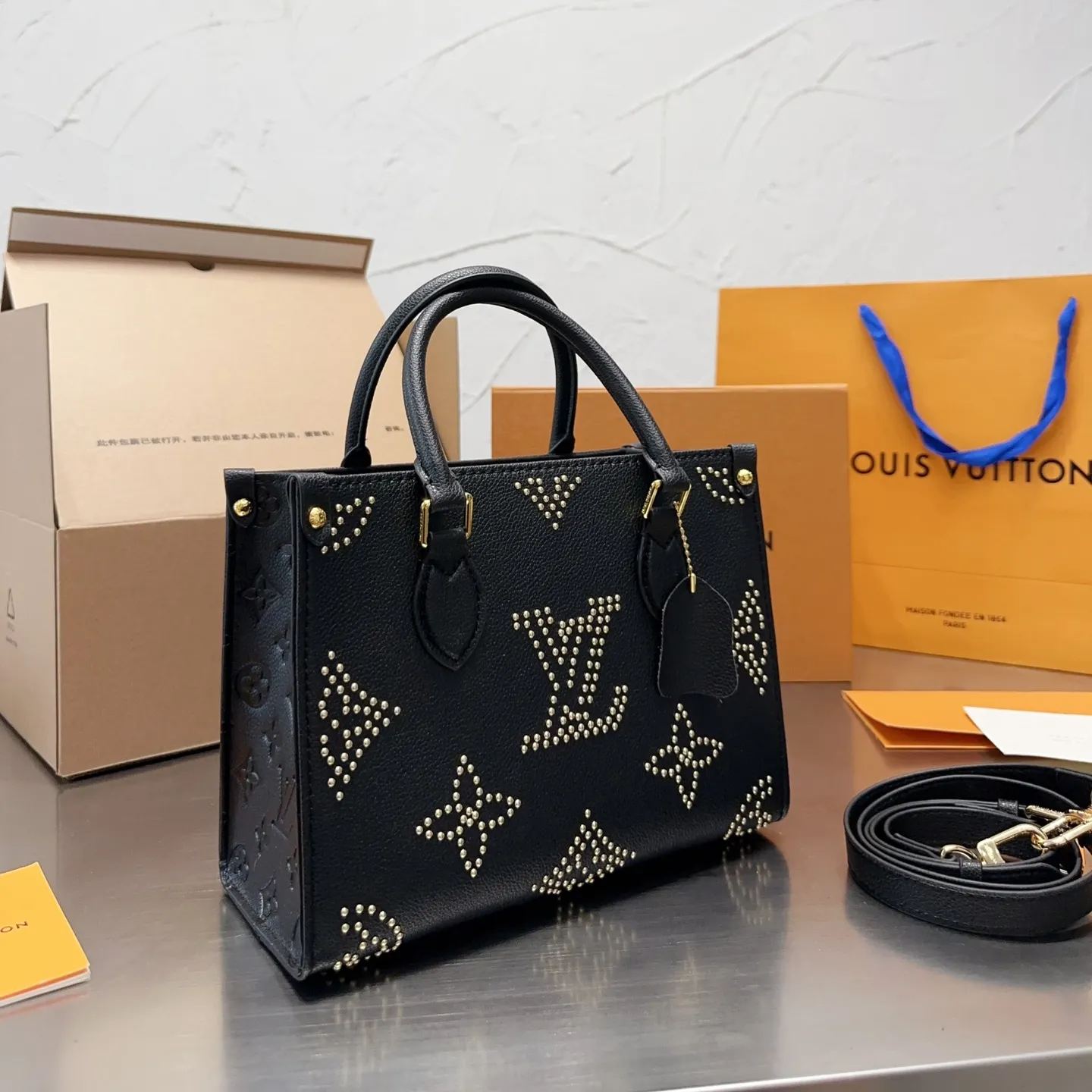 【LOUIS VUITTON】25*19*12cm