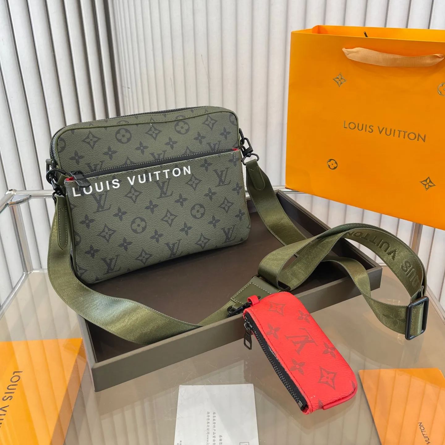 【LOUIS VUITTON】25x18x8CM