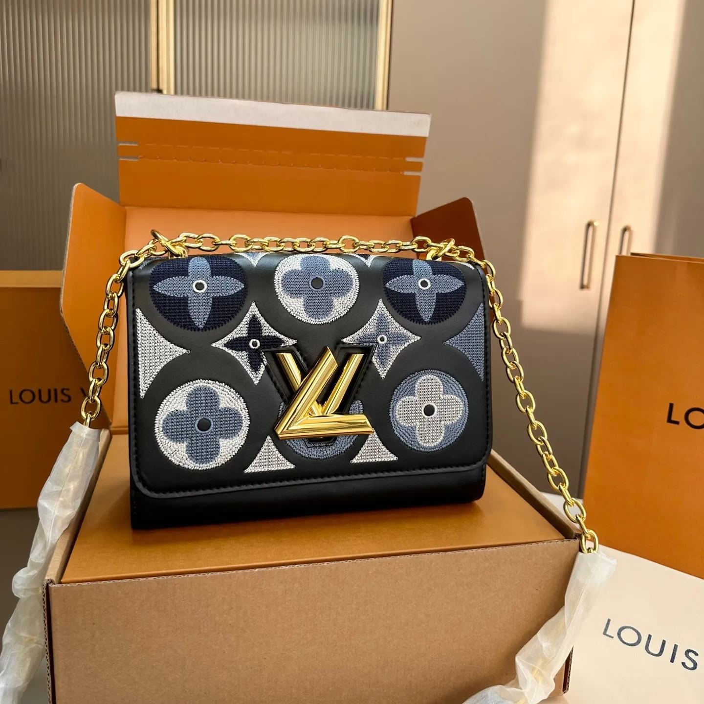 【LOUIS VUITTON】twist  25*10*16cm