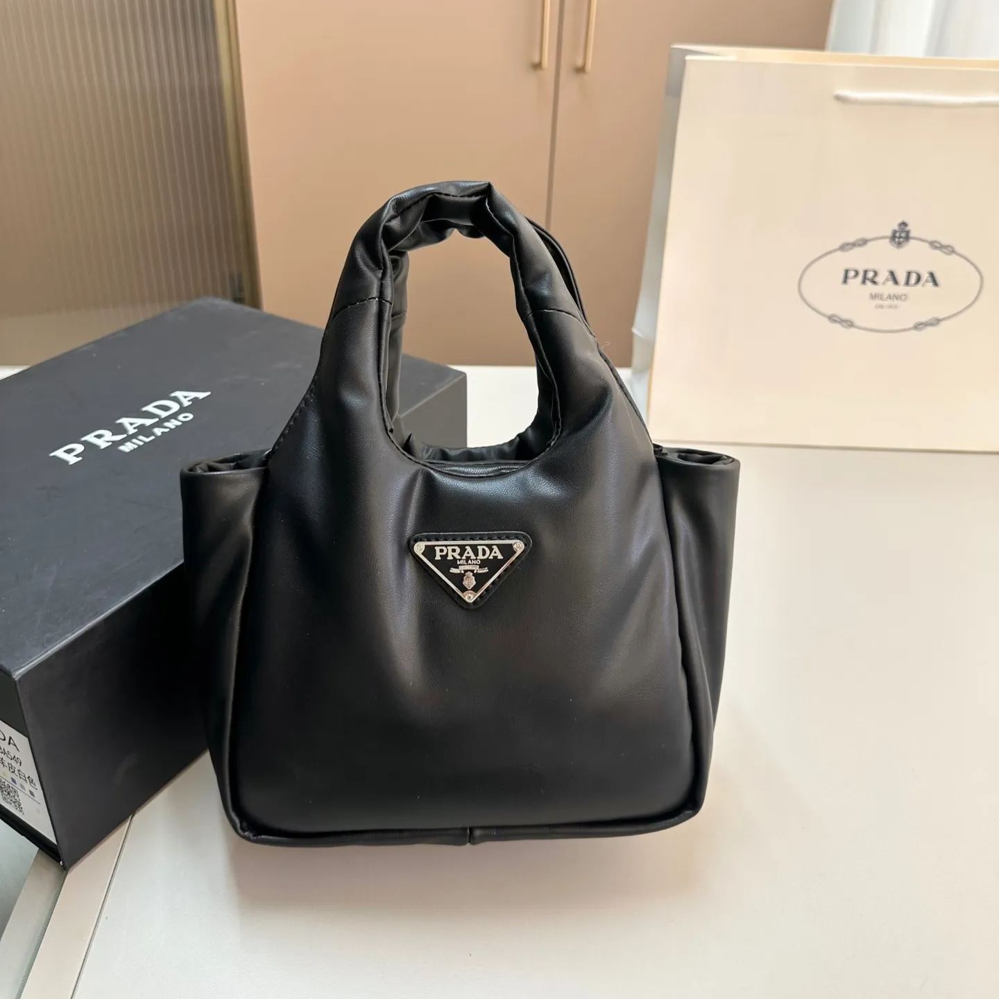 【PRADA】18x15x9cm