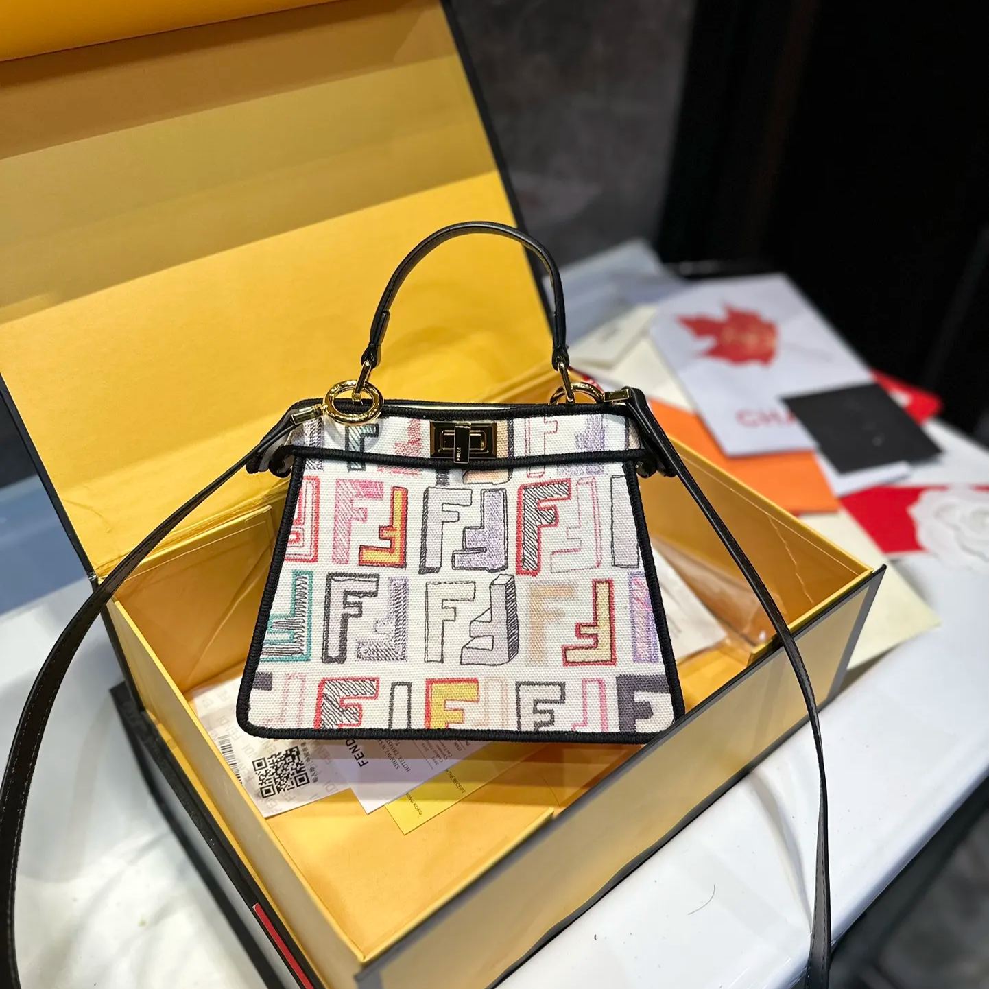 【Fendi】 peekaboo 20-15-10CM