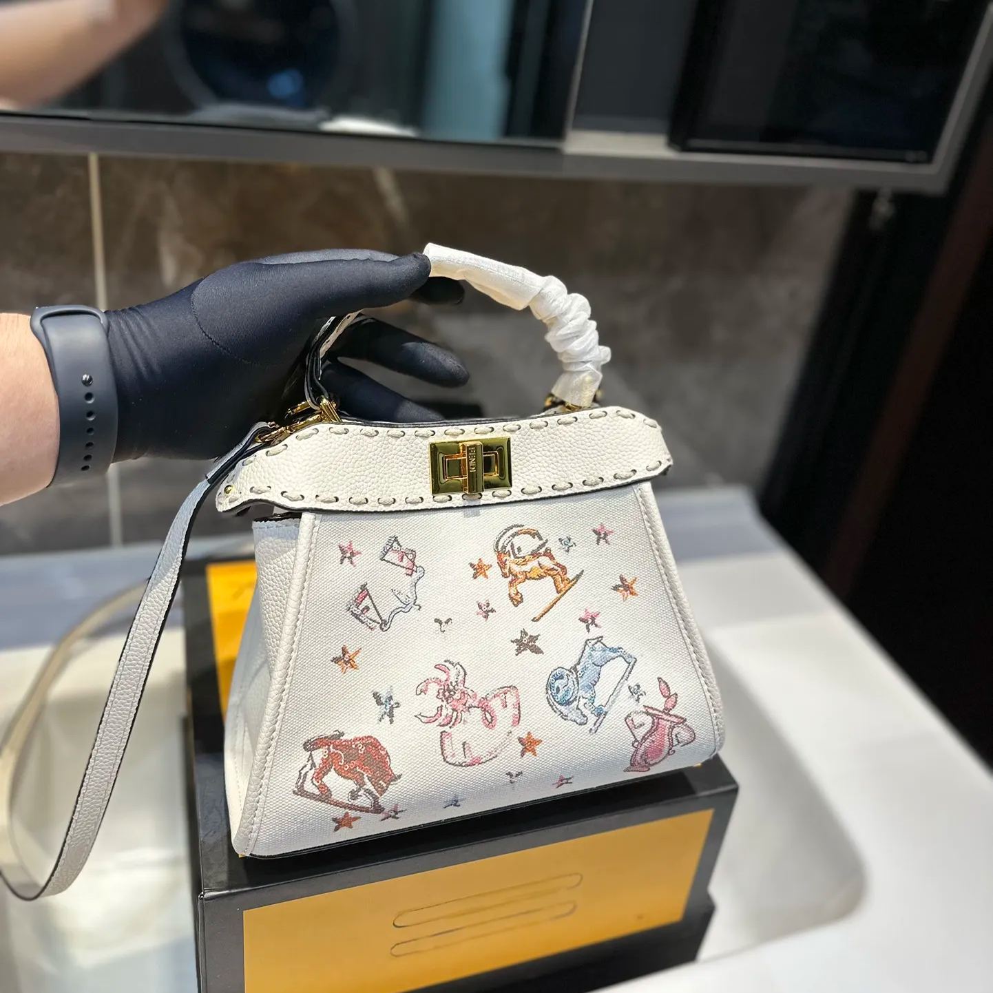 【Fendi】peekabo  23-19-12CM