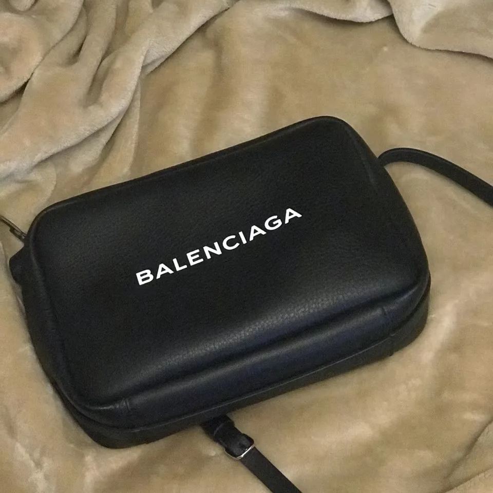 【Balenciaga】20*6*15cm