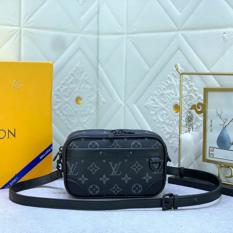 【LOUIS VUITTON】Neo Alpha 11 x 18.5 x 6.5 CM