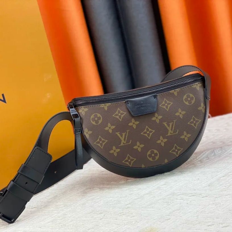 【LOUIS VUITTON】Moon Crossbody 24.5 x 16 x4.5CM