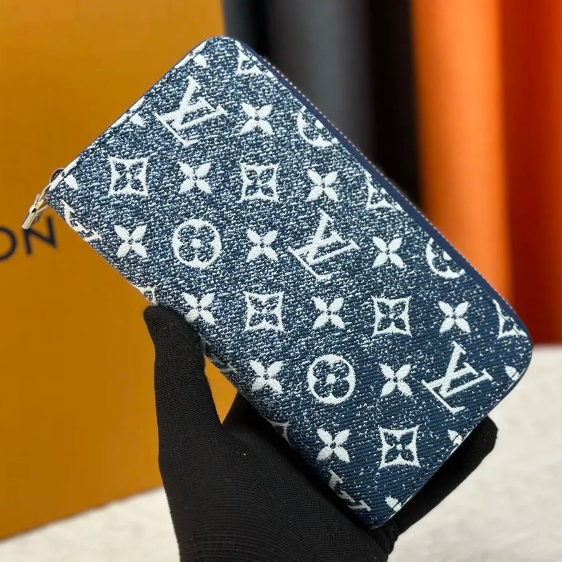 【LOUIS VUITTON】Vivienne Holidays 19.5 x 10.5 x 2.5CM