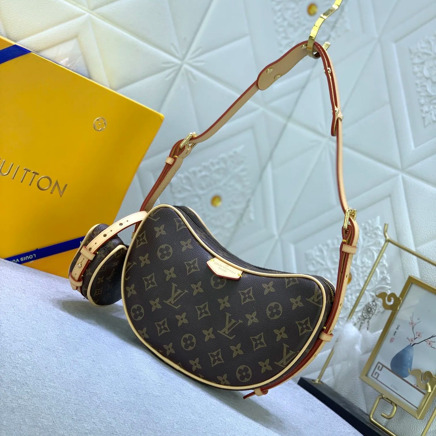 【LOUIS VUITTON】24*15*6CM