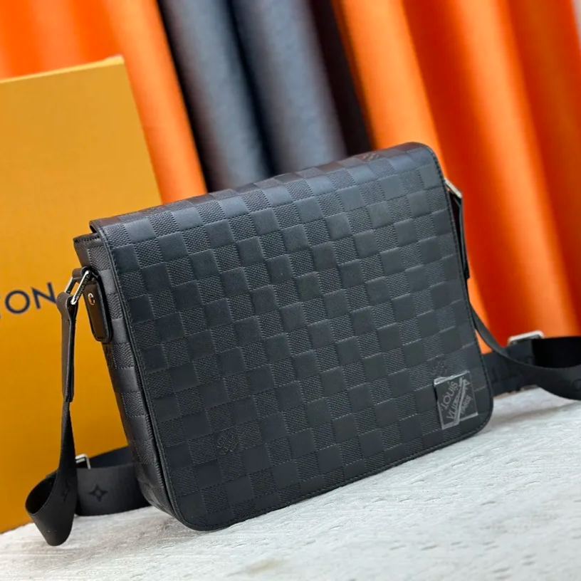 【LOUIS VUITTON】DISTRICT 25 x 22 x 7CM
