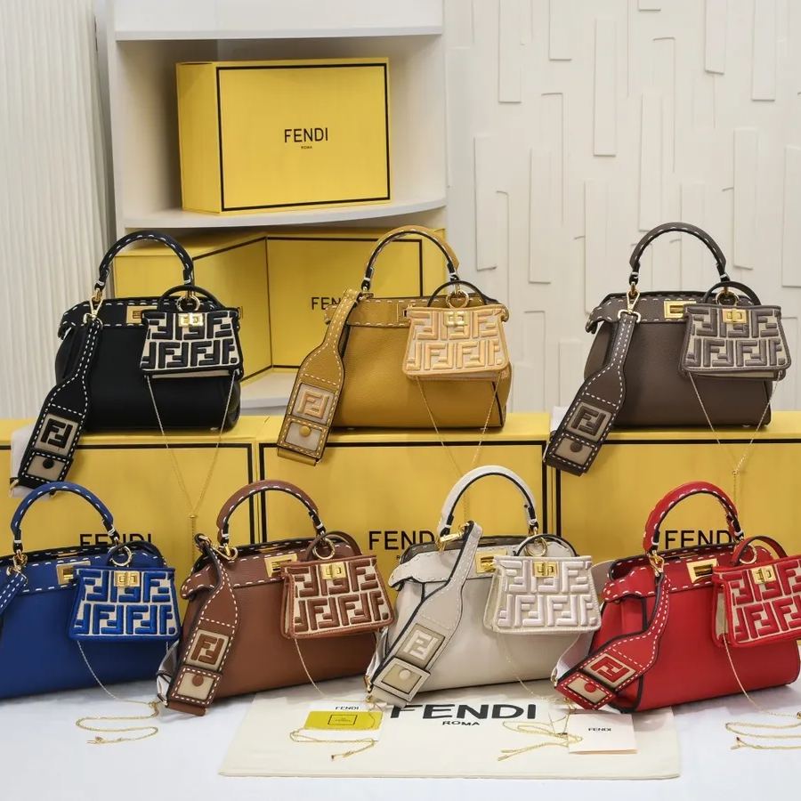【Fendi】Peekaboo ISeeU 23*18*8CM