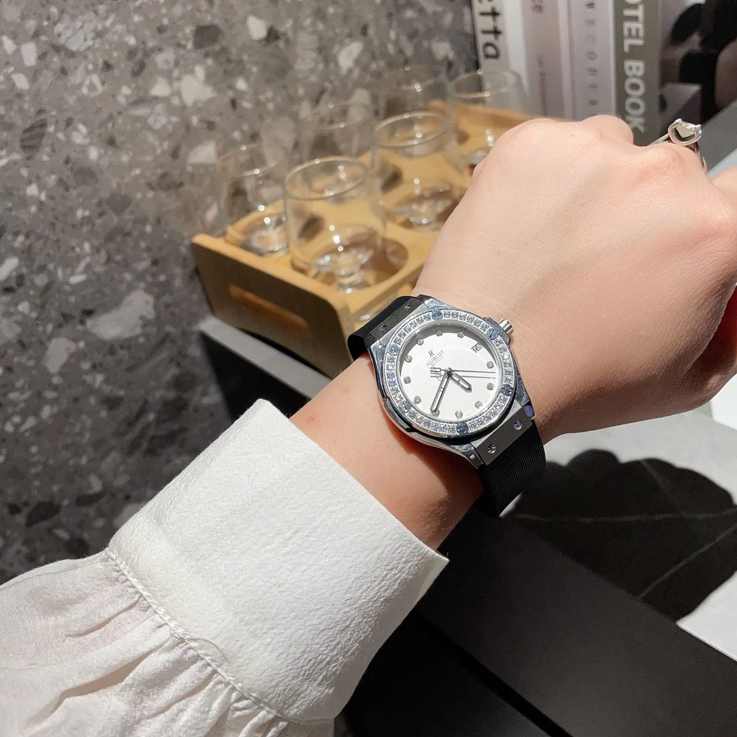 【20-25日間の輸送時間】【HUBLOT】36MM