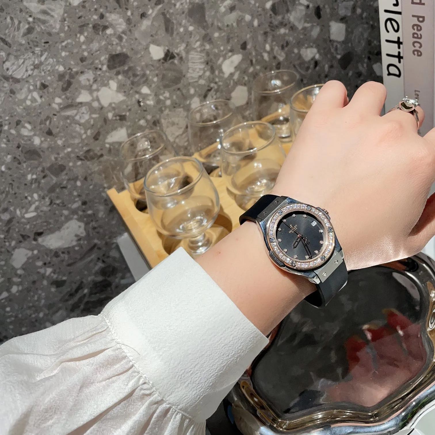 【20-25日間の輸送時間】【HUBLOT】36MM