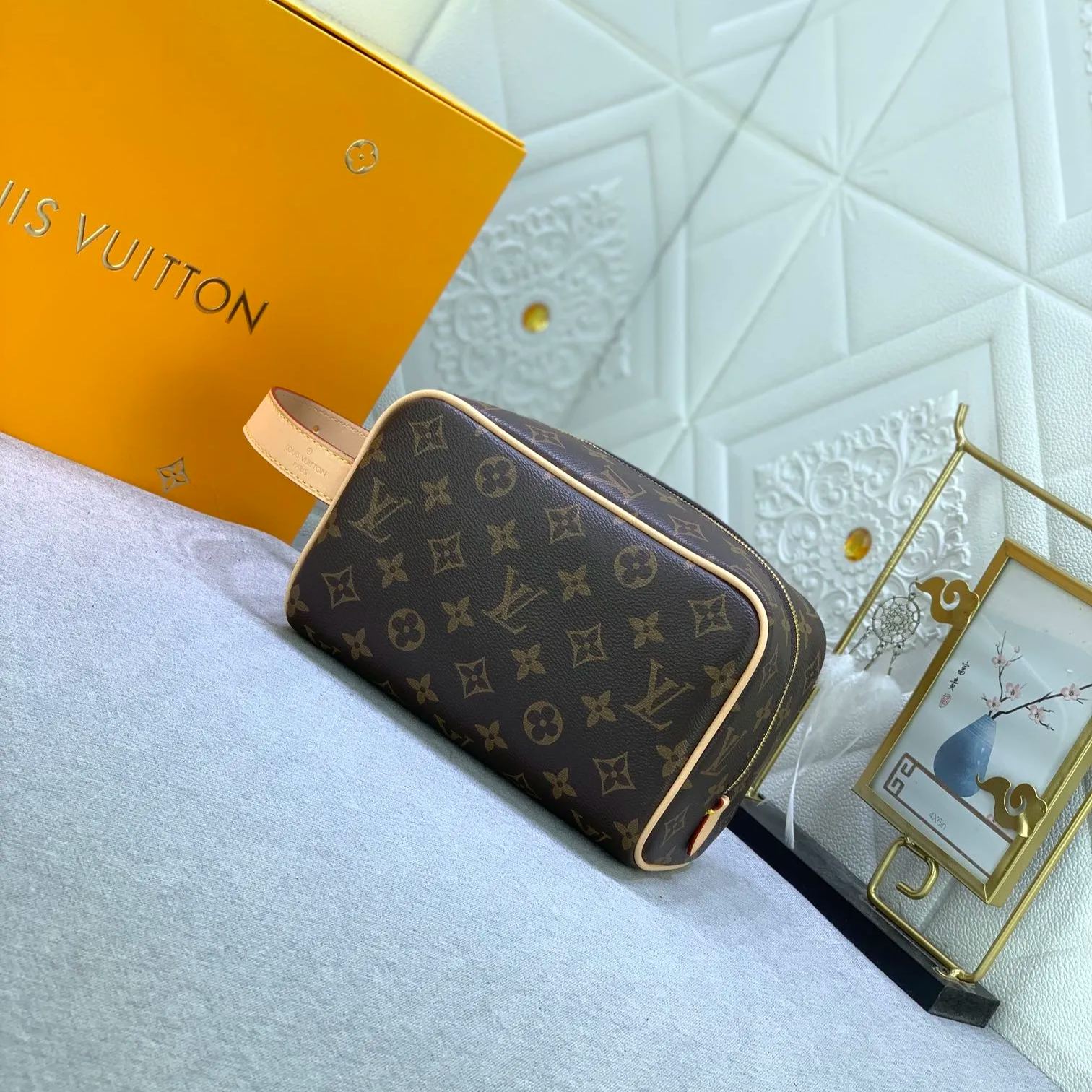 【LOUIS VUITTON】Locker Dopp Kit
