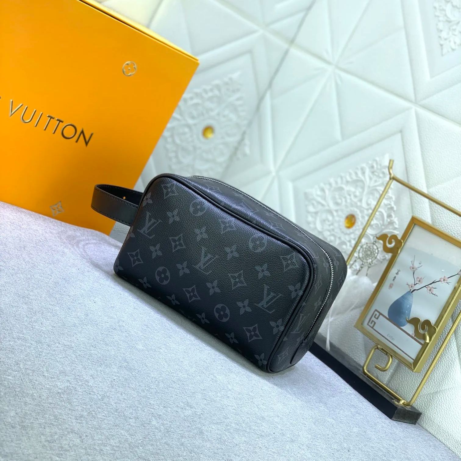 【LOUIS VUITTON】Locker Dopp Kit