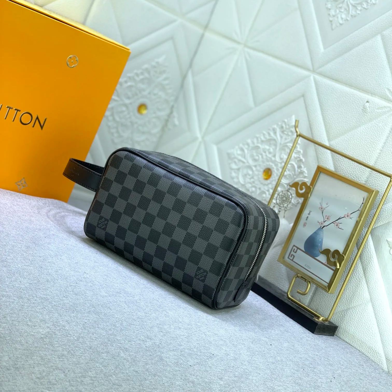 【LOUIS VUITTON】Locker Dopp Kit