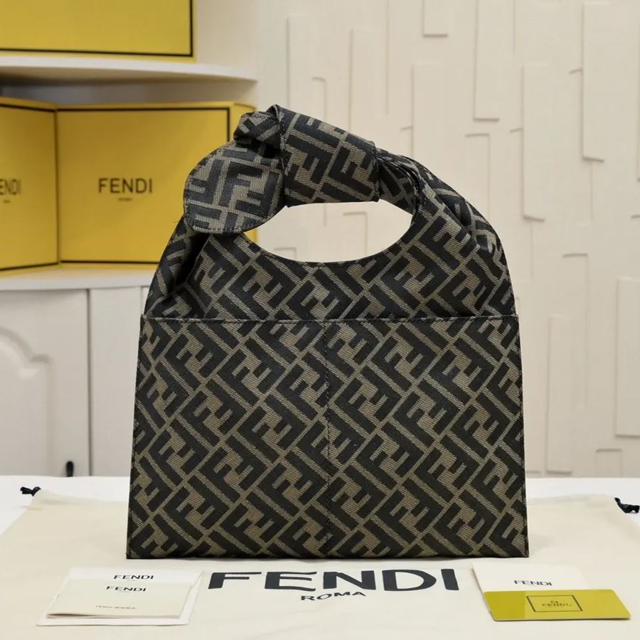 【Fendi】  29*22*5CM