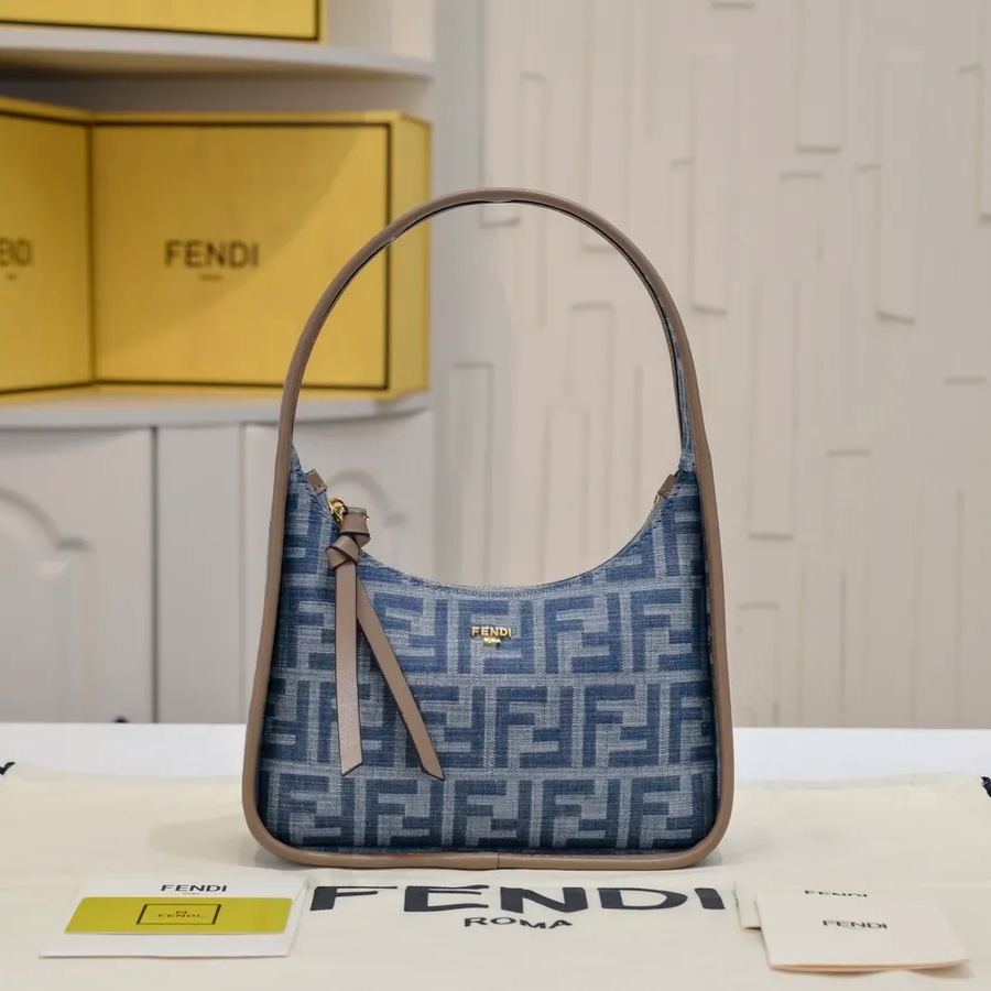 【Fendi】27x20.5x7cm
