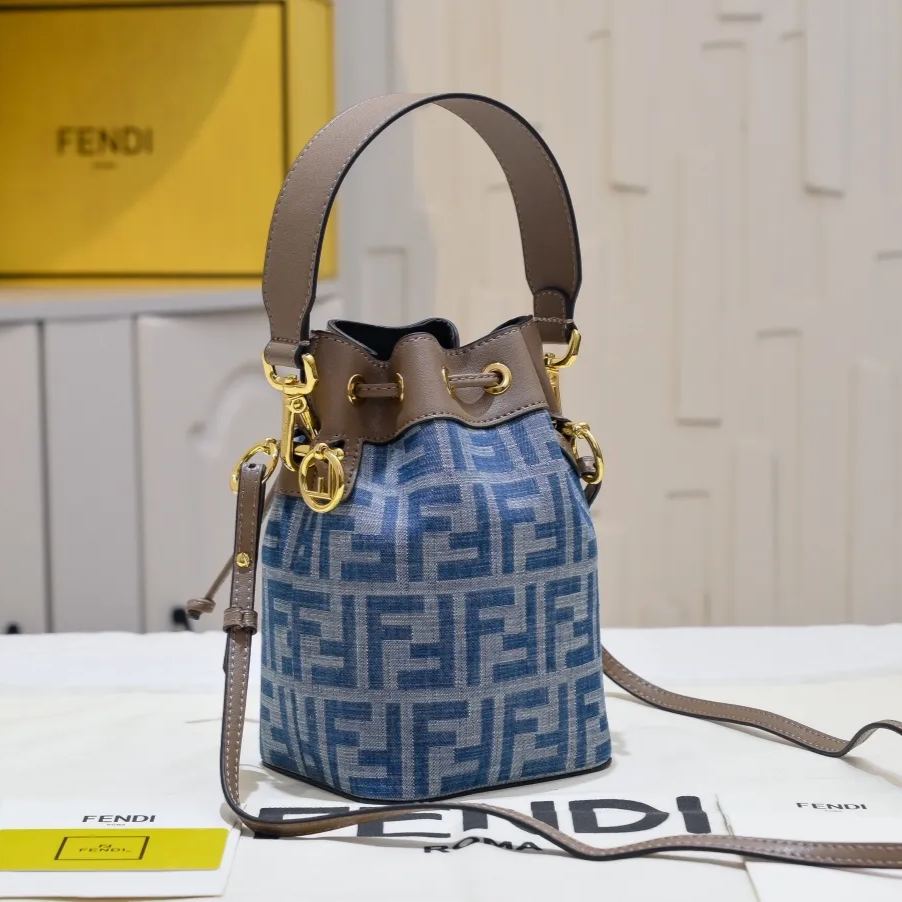 【Fendi】12x18x10cm