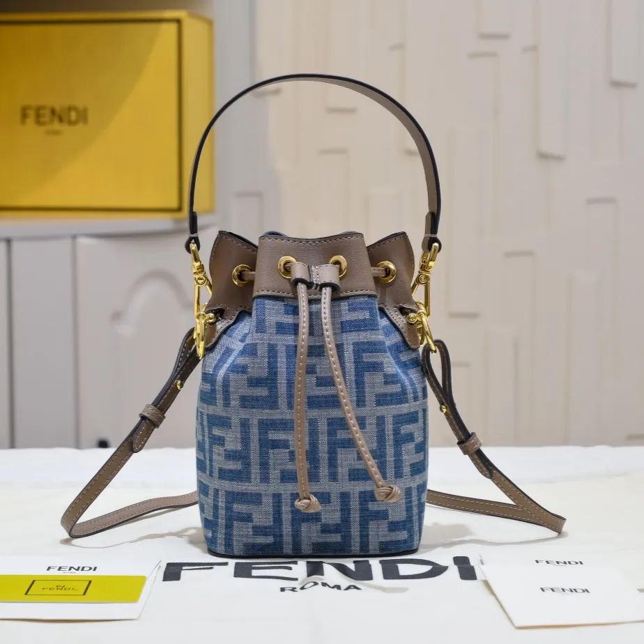 【Fendi】12x18x10cm