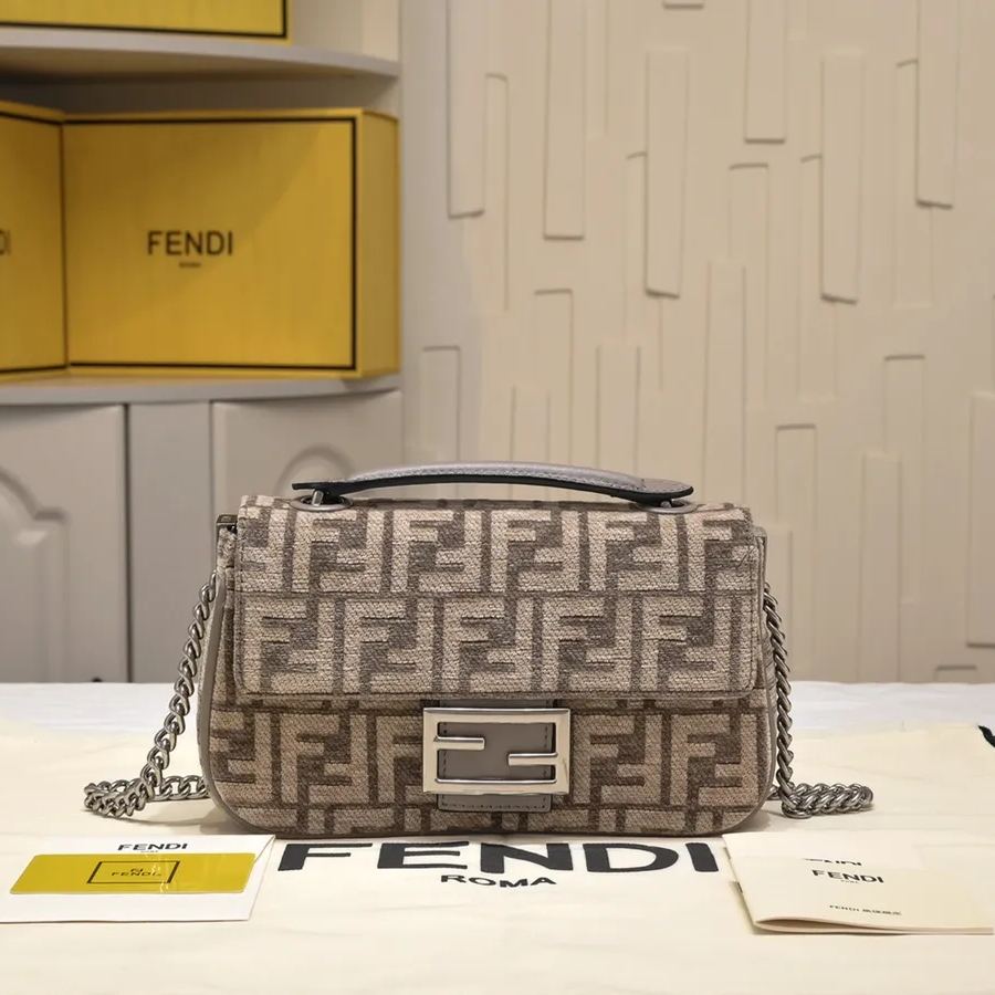 【Fendi】24x14.5x7cm