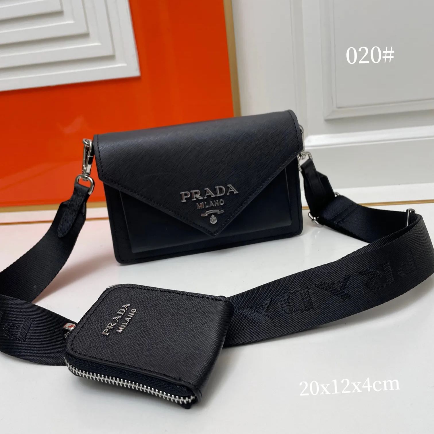【PRADA】20×12×4cm