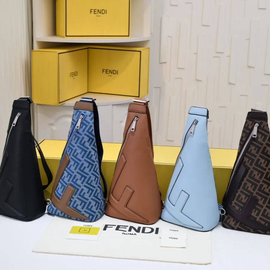 【FENDI】 18×37×8CM