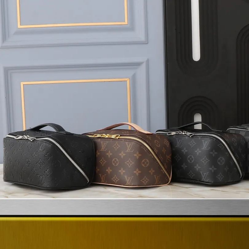 【LOUIS VUITTON】Toiletry Bag 24 x 13 x 13CM
