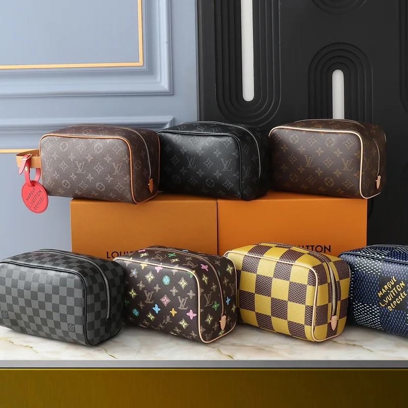 【LOUIS VUITTON】Locker Dopp Kit