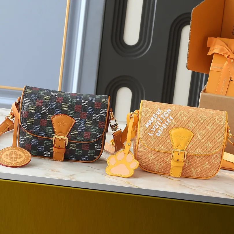 【LOUIS VUITTON】Montsouris 20 x 17 x 7 cm