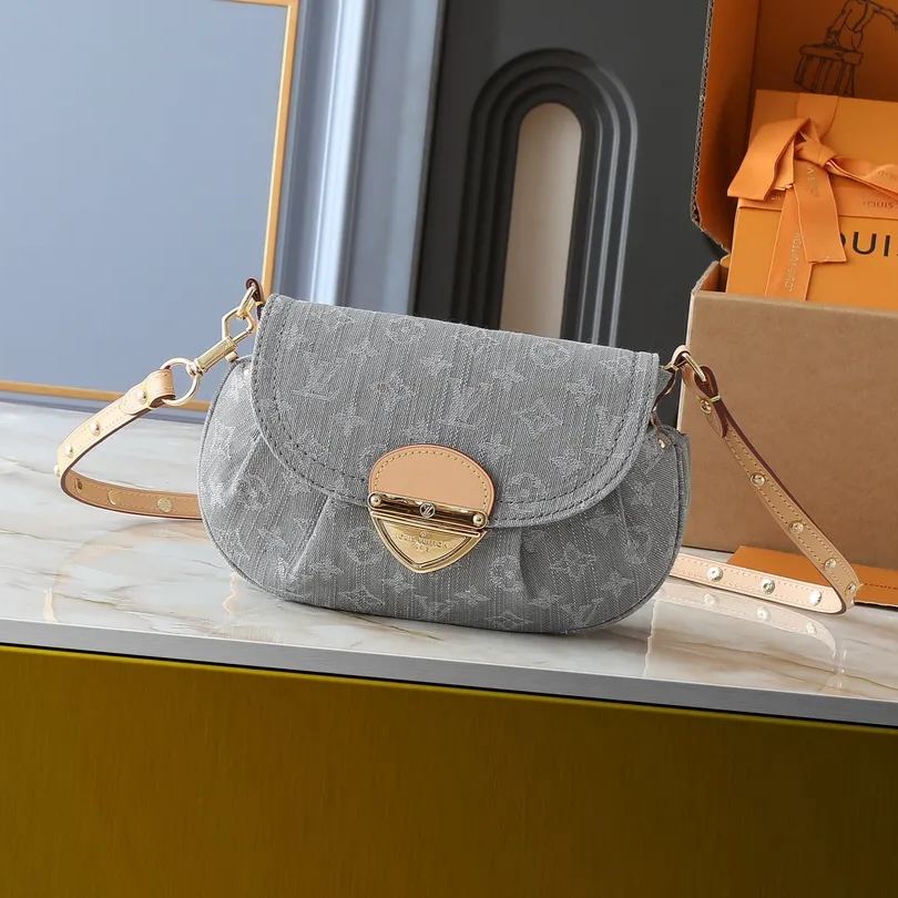 【LOUIS VUITTON】 Sunset 27.0 x 18.0 x 3.0CM
