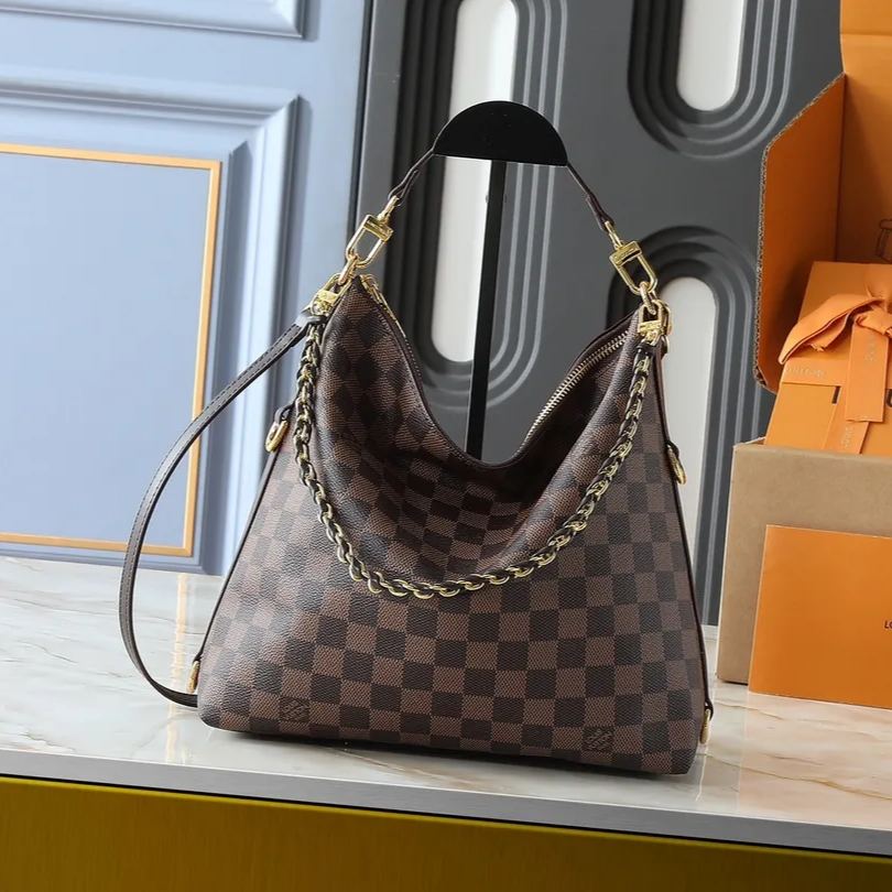 【LOUIS VUITTON】26 x 28  x 9.5 cm