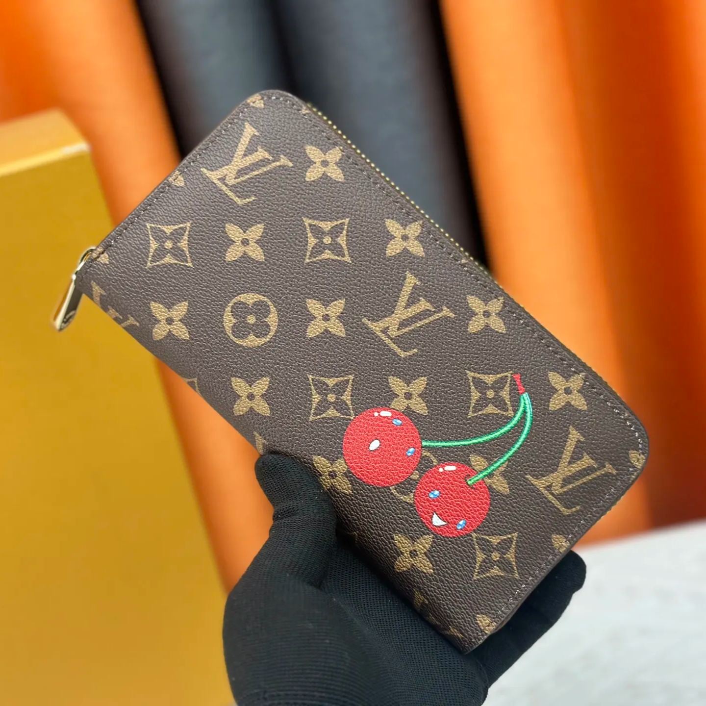 【LOUIS VUITTON】19 x 10 x 2CM