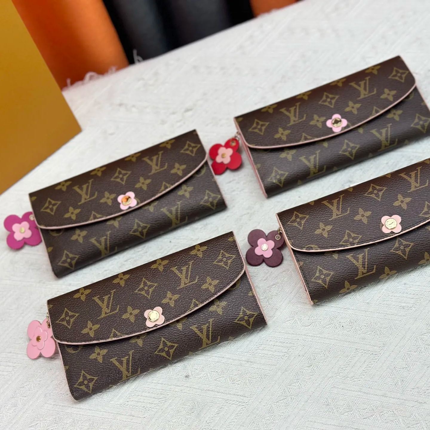 【LOUIS VUITTON】Emilie 19.0 x 10.0 x 2.0 cm