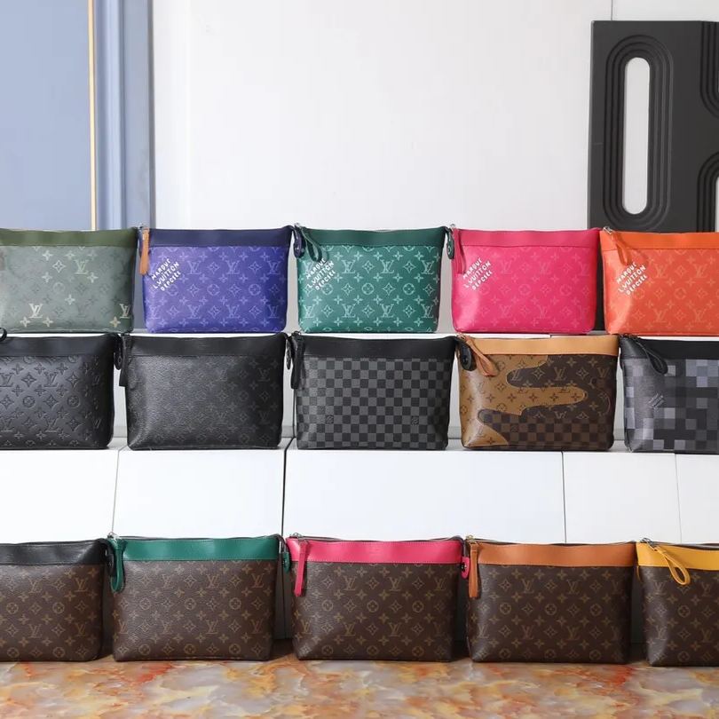 【LOUIS VUITTON】Pochette Voyage Souple 30 x 21 x 7.5CM