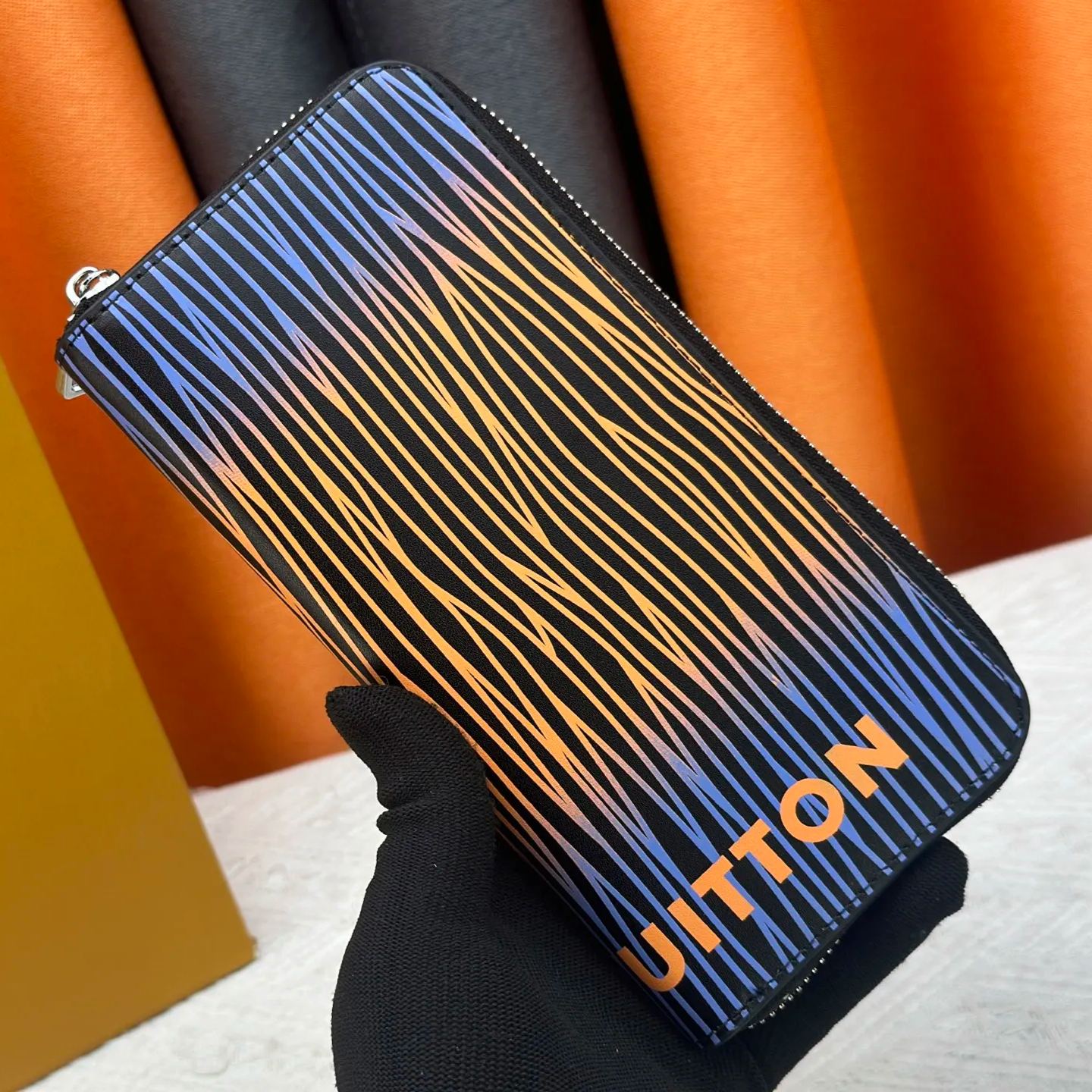 【LOUIS VUITTON】10 x 20 x 2CM
