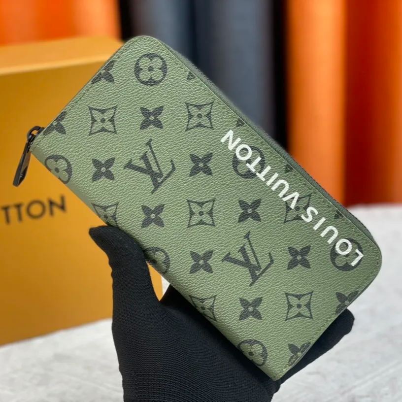 【LOUIS VUITTON】10 x 20 x 2CM