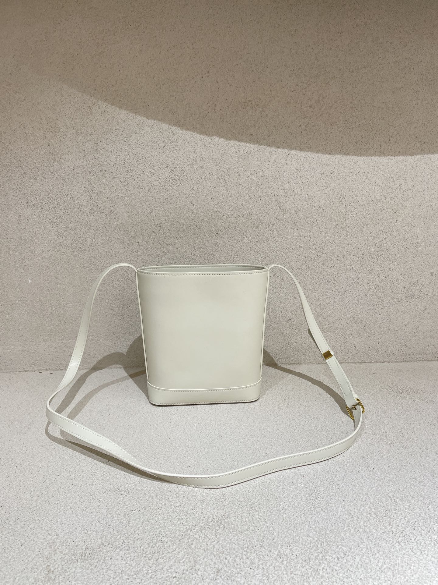 【CELINE】サイズ:30X23X13CM